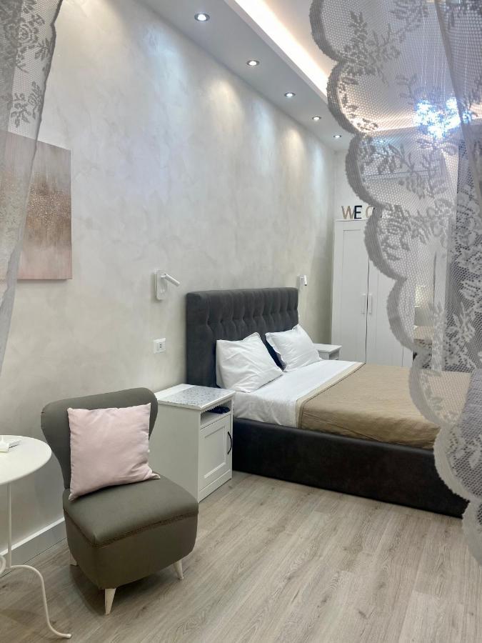 Apartment Close To The Coloseum, 2 Minutes Walk From Metro A Roma Exterior foto