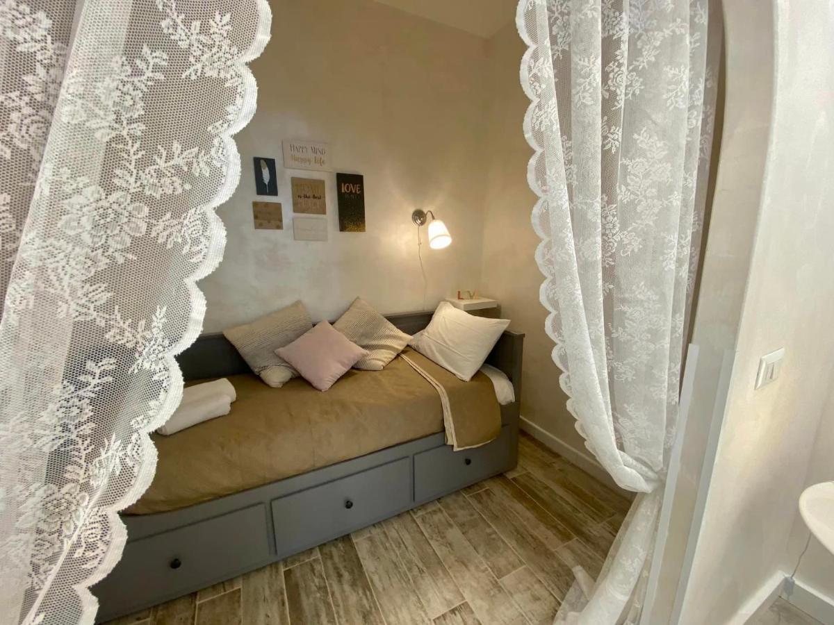 Apartment Close To The Coloseum, 2 Minutes Walk From Metro A Roma Exterior foto