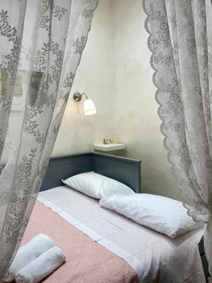 Apartment Close To The Coloseum, 2 Minutes Walk From Metro A Roma Exterior foto